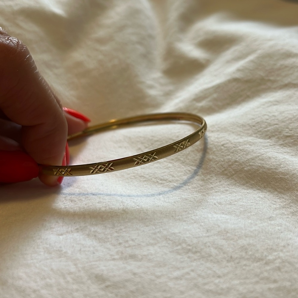 Gold diamond cut bangle